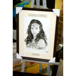 Wonder Woman - Dessin ORIGINAL au Fusain  sur papier à  grain encadré.
